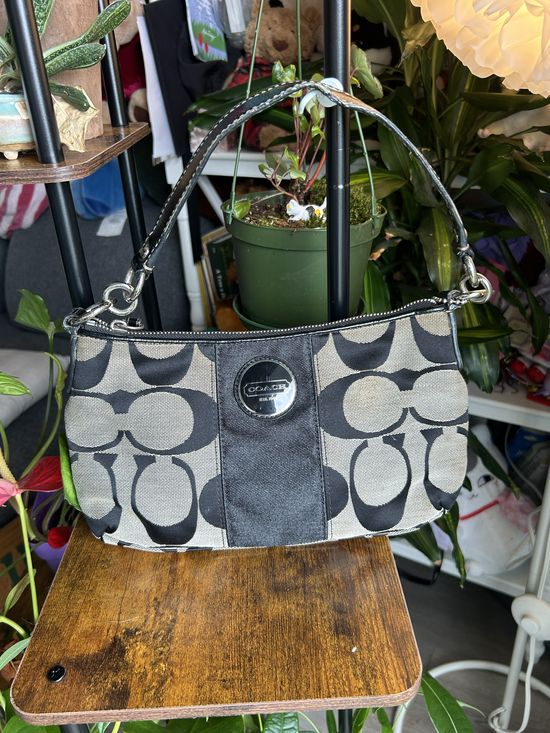 Coach Handbags - Vintage coach round logo medallion shoulder bag black tan signature jacquard & l